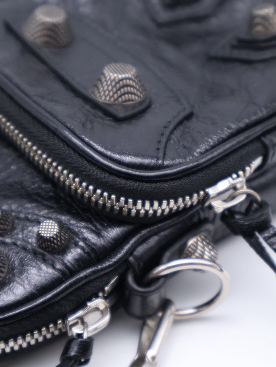 Balenciaga Le cagole斜背小包