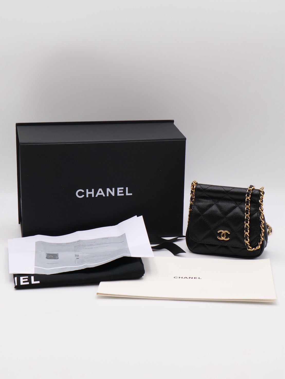 CHANEL 22K粒面牛皮斜背小包 - 黑金