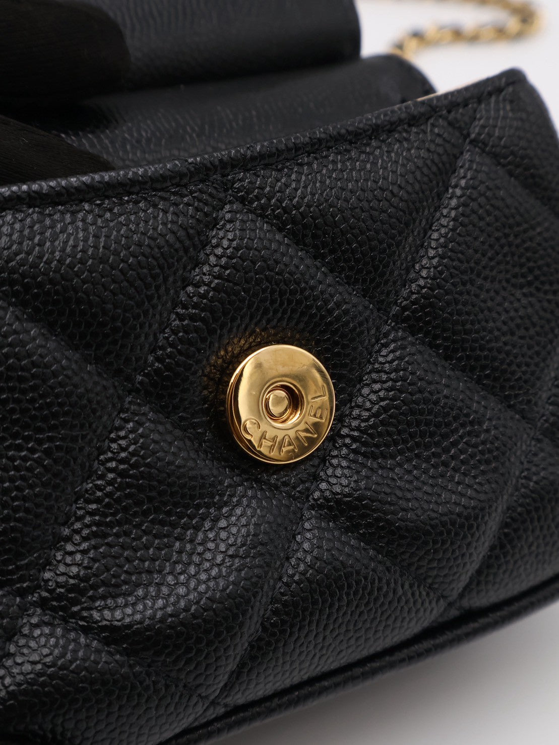 CHANEL 22K粒面牛皮斜背小包 - 黑金