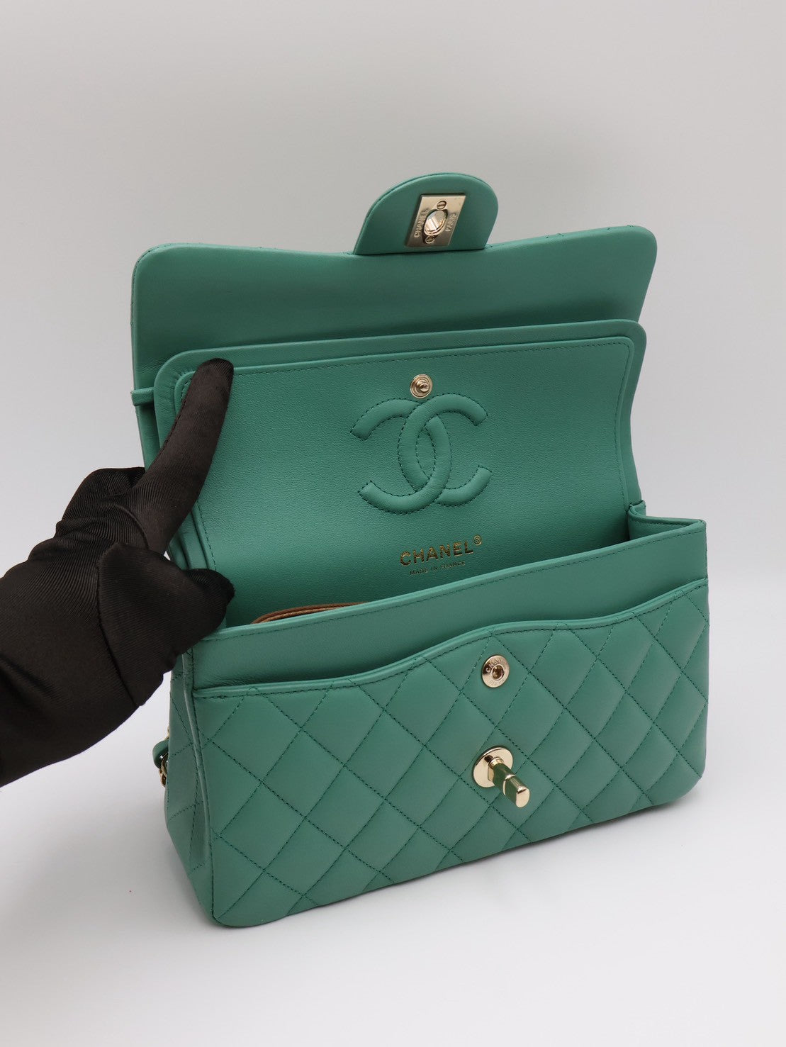 CHANEL 經典口蓋包 CF23 - 羊皮綠金