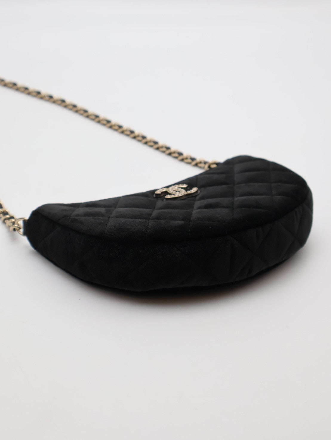 CHANEL 24A絲絨月牙包 - 黑金