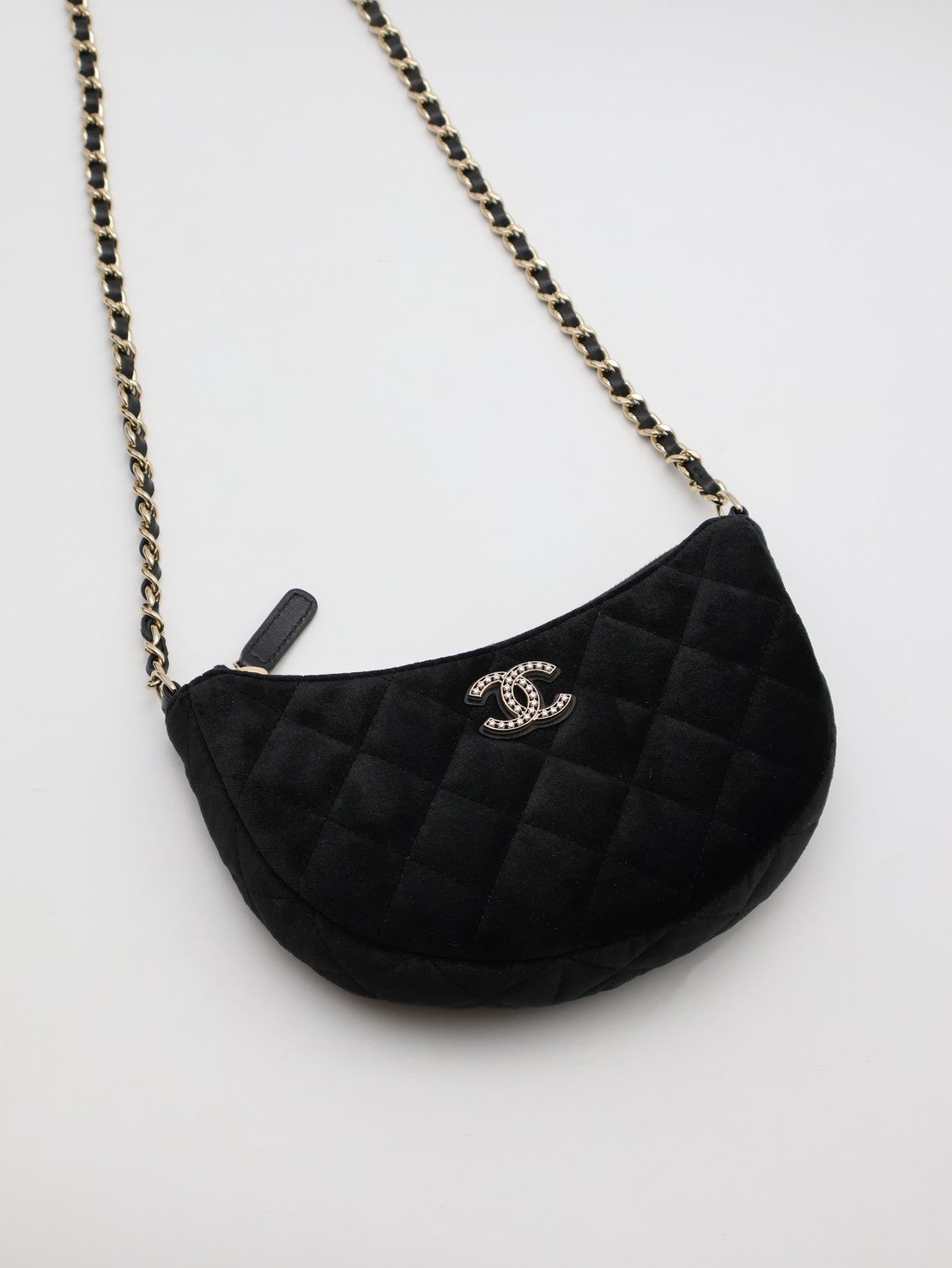 CHANEL 24A絲絨月牙包 - 黑金