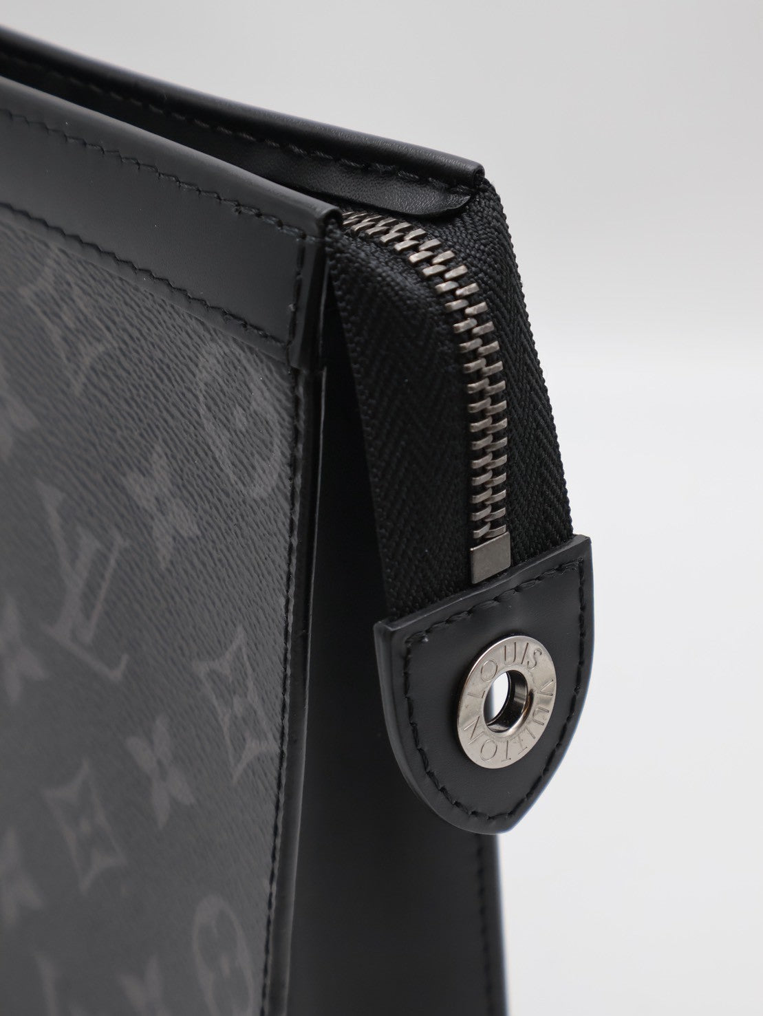 LOUIS VUITTON Pochette Voyage手拿包 - MM灰老花
