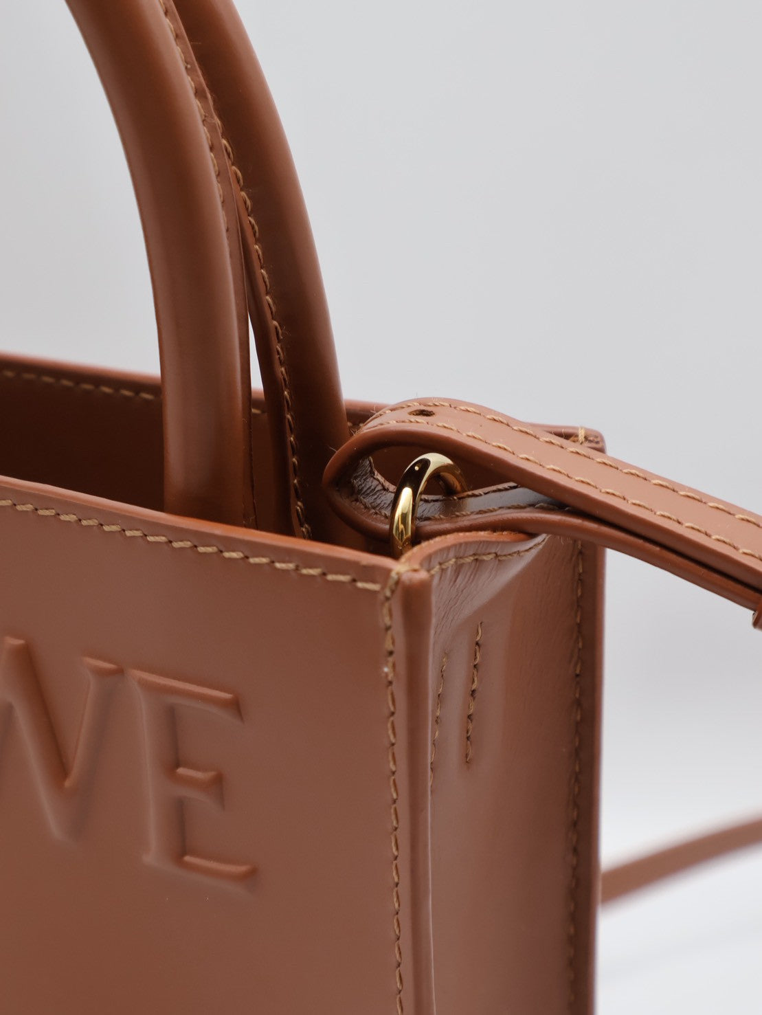 LOEWE Standard A5小牛皮斜背包
