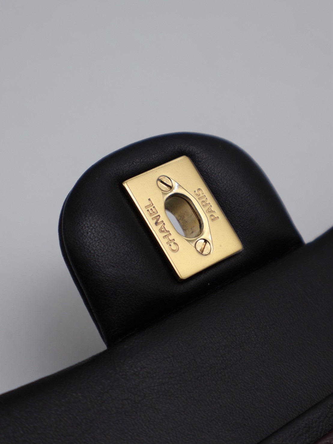 CHANEL 經典口蓋包 CF25 - 羊皮黑金27開