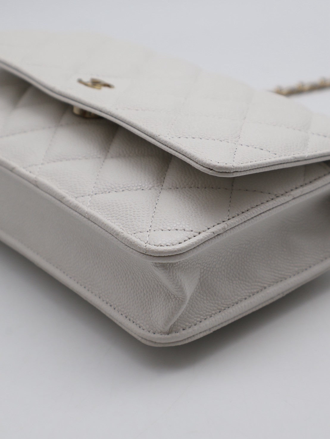 CHANEL 經典粒面牛皮WOC - 白金
