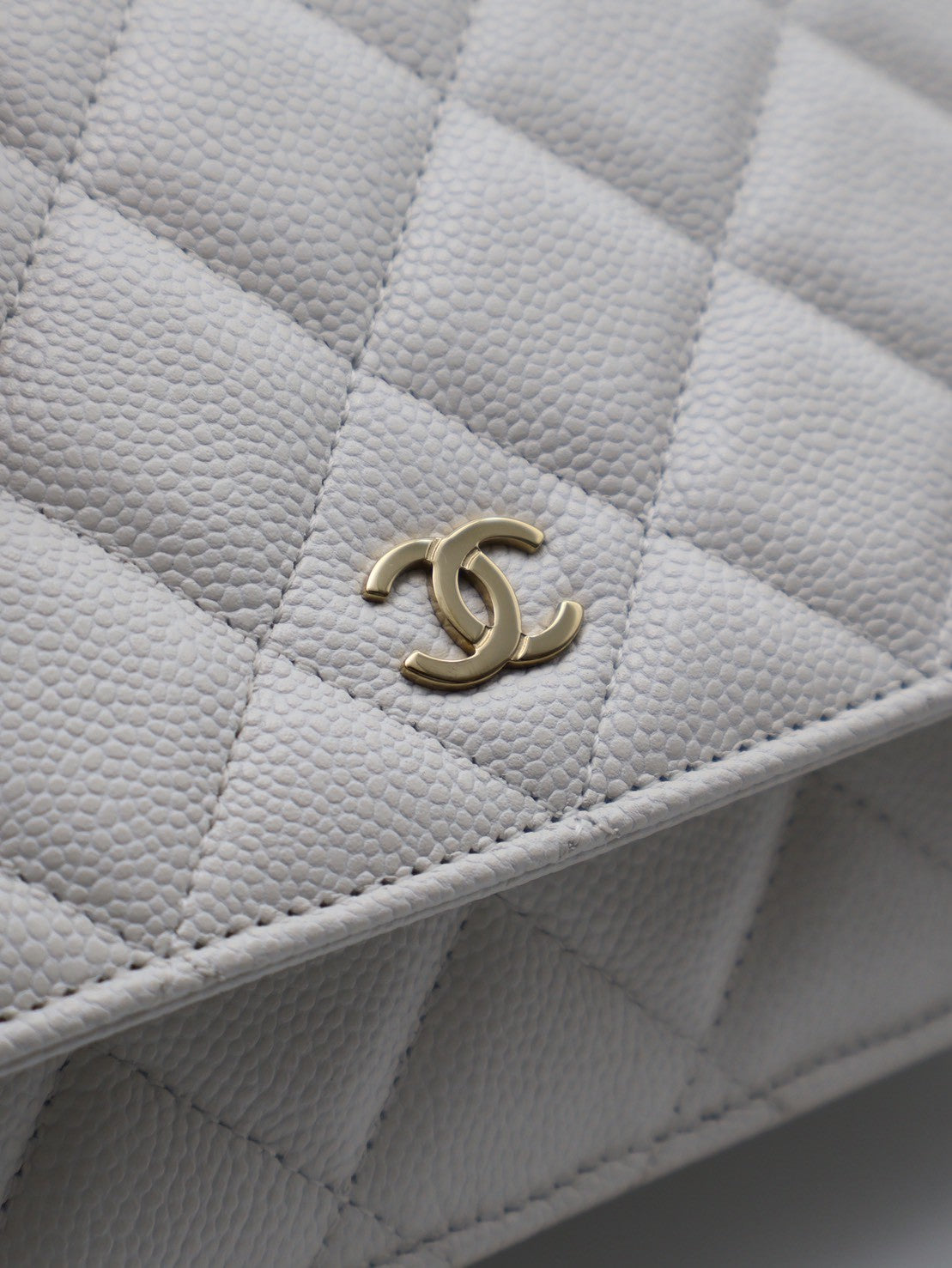 CHANEL 經典粒面牛皮WOC - 白金