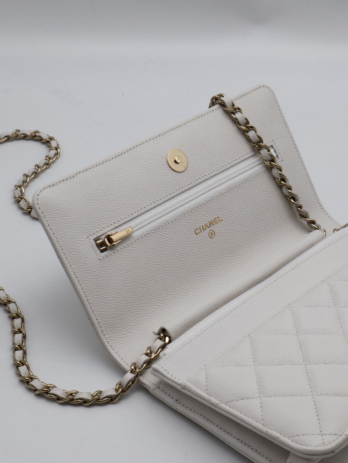 CHANEL 經典粒面牛皮WOC - 白金