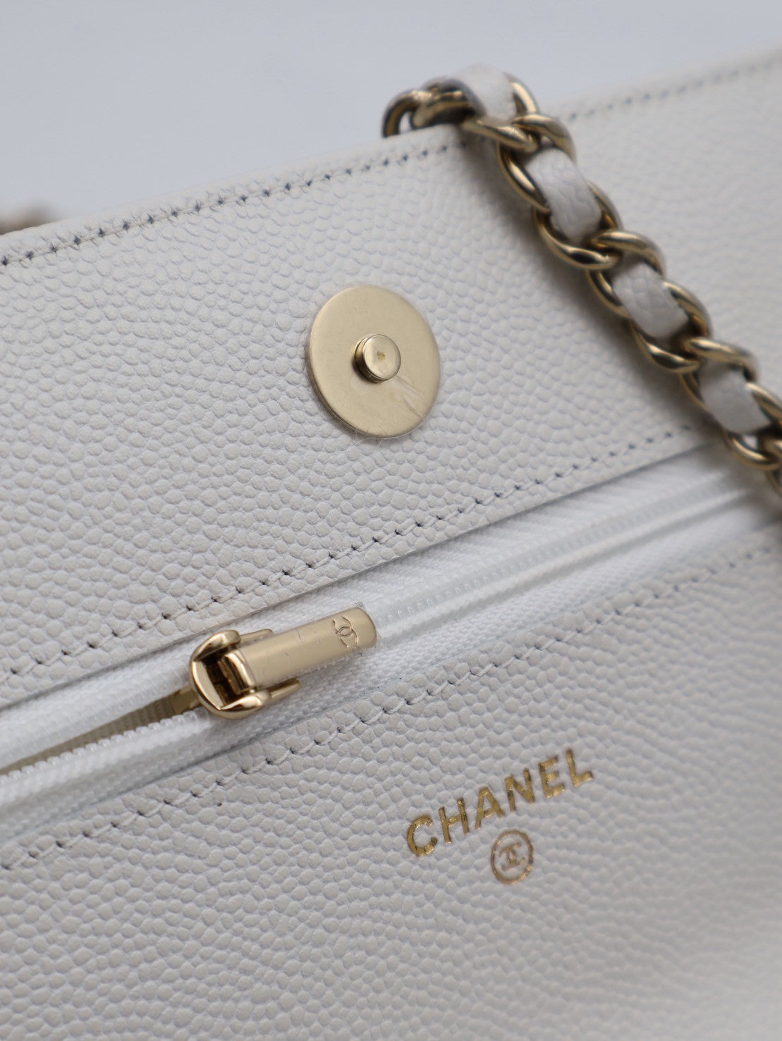 CHANEL 經典粒面牛皮WOC - 白金