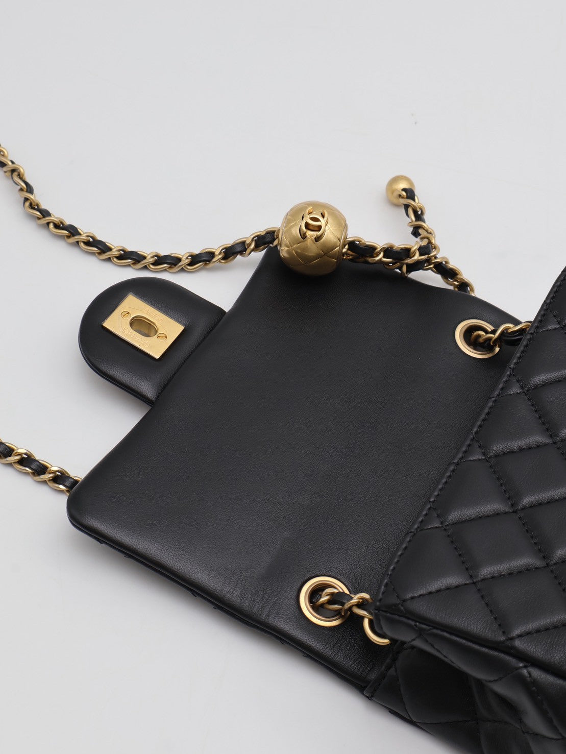 CHANEL 經典口蓋包方胖子 17 - 金球黑金