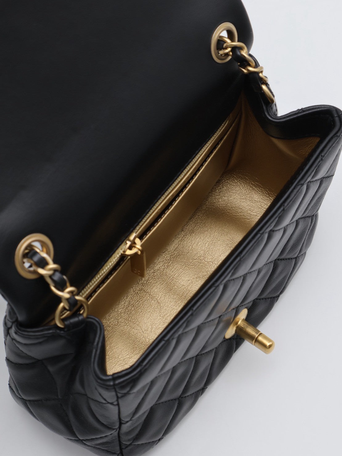 CHANEL 經典口蓋包方胖子 17 - 金球黑金