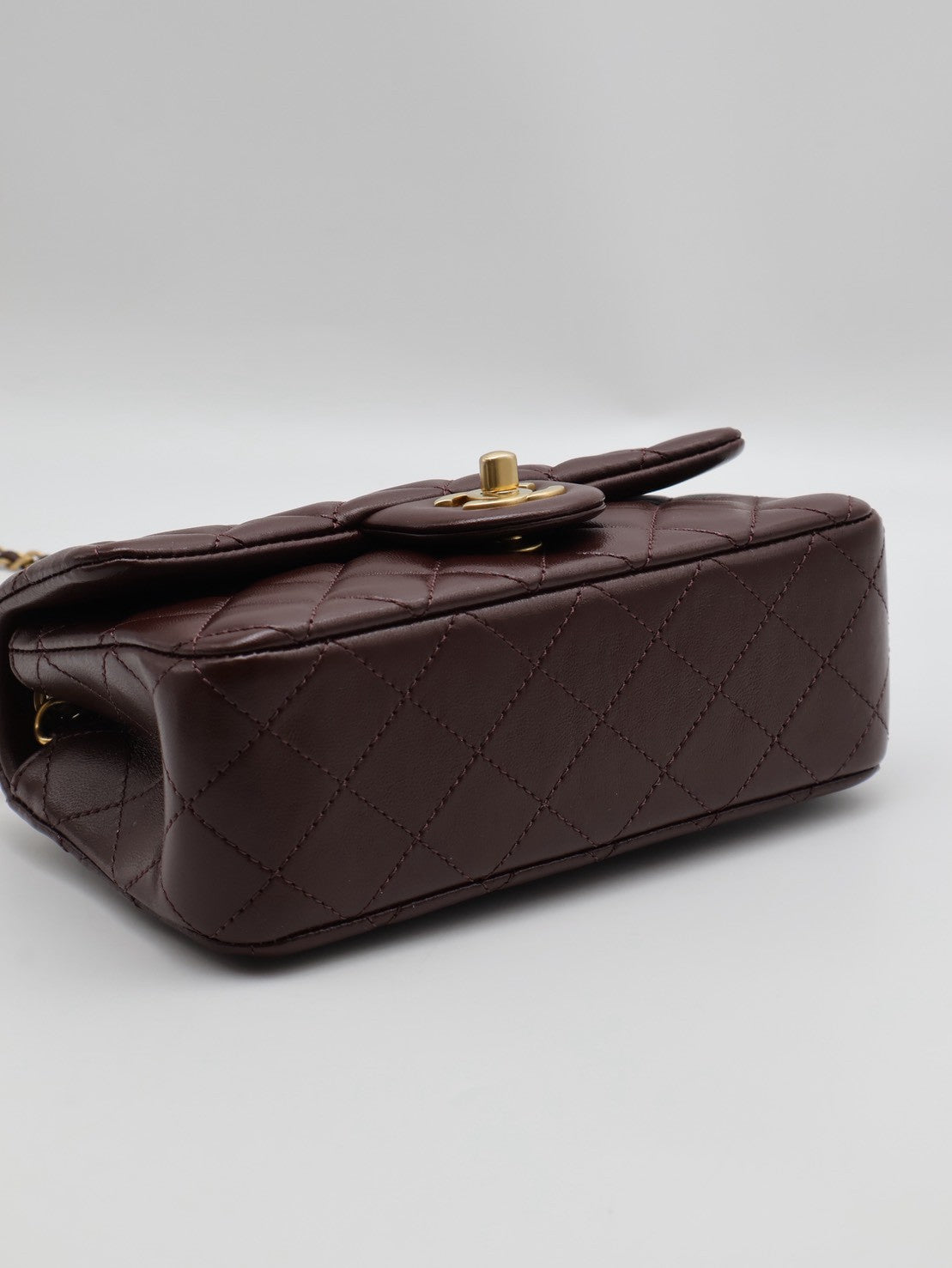 CHANEL 經典口蓋包 Mini CF20 - 金球深棕