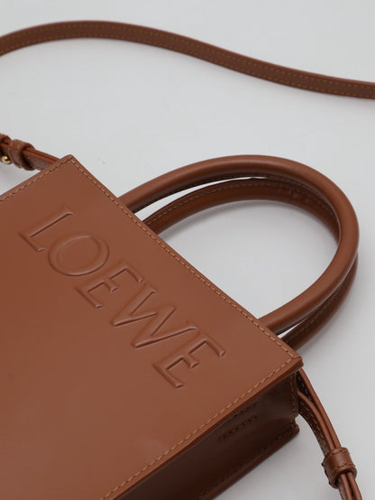 LOEWE Standard A5小牛皮斜背包