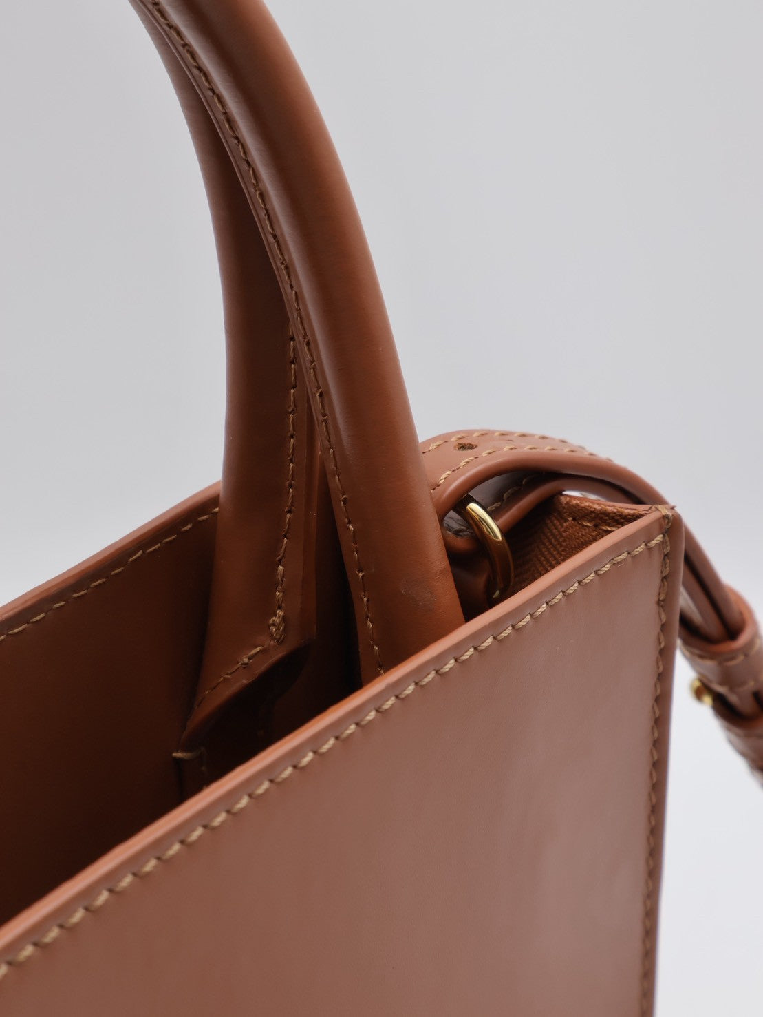 LOEWE Standard A5小牛皮斜背包