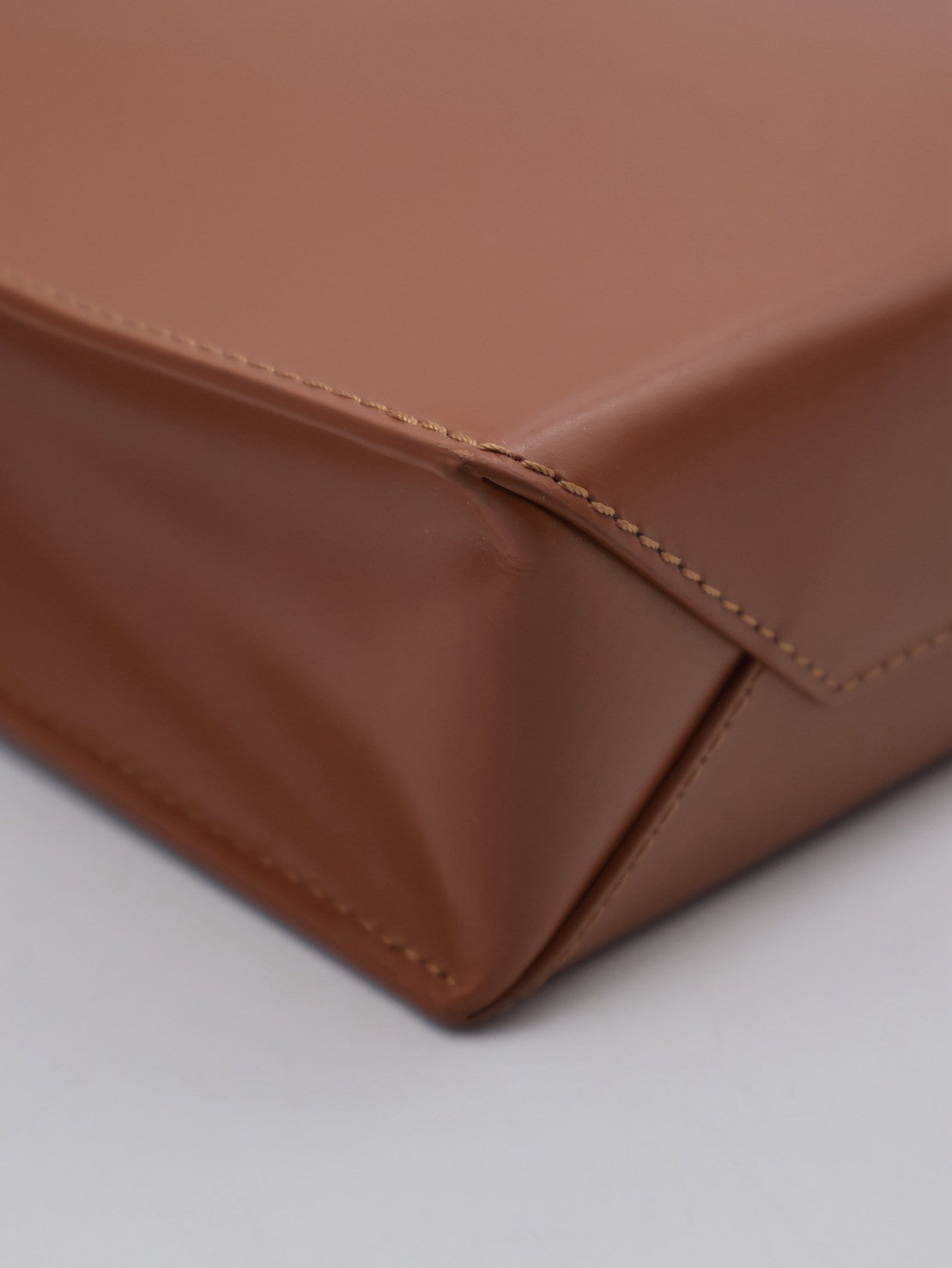 LOEWE Standard A5小牛皮斜背包