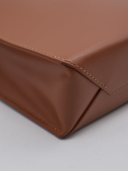 LOEWE Standard A5小牛皮斜背包