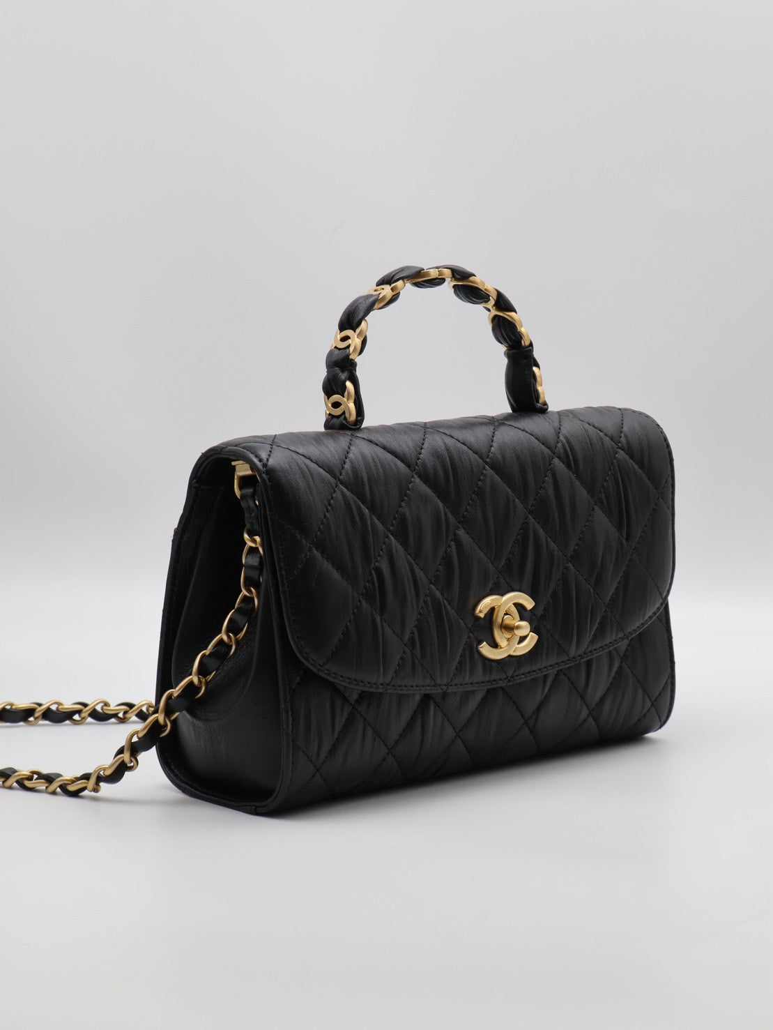 CHANEL 褶皺小羊皮手提斜背包 - 黑金31開