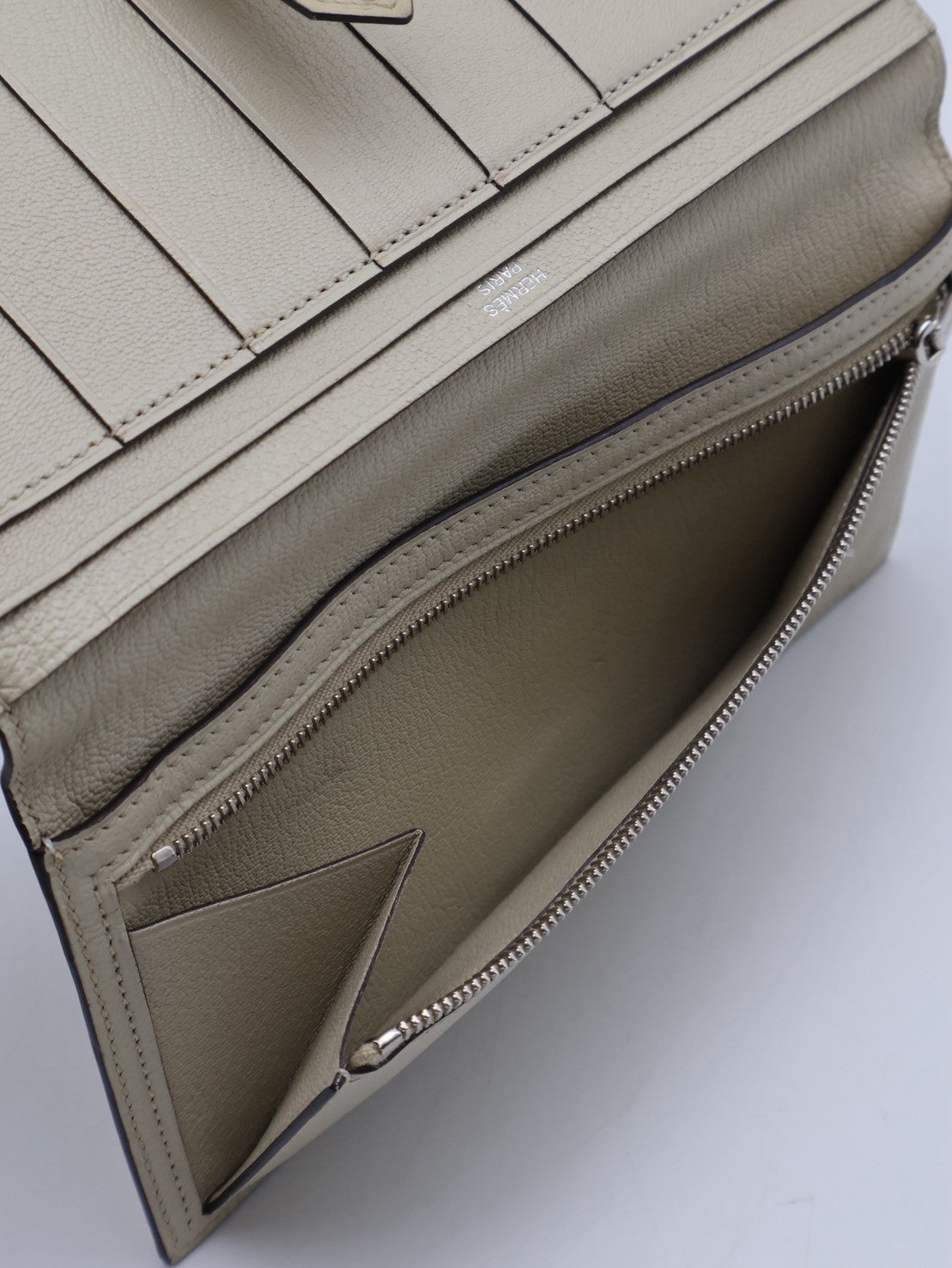 HERMES Bearn雙折長夾 - 鴕鳥皮羊毛白銀 X