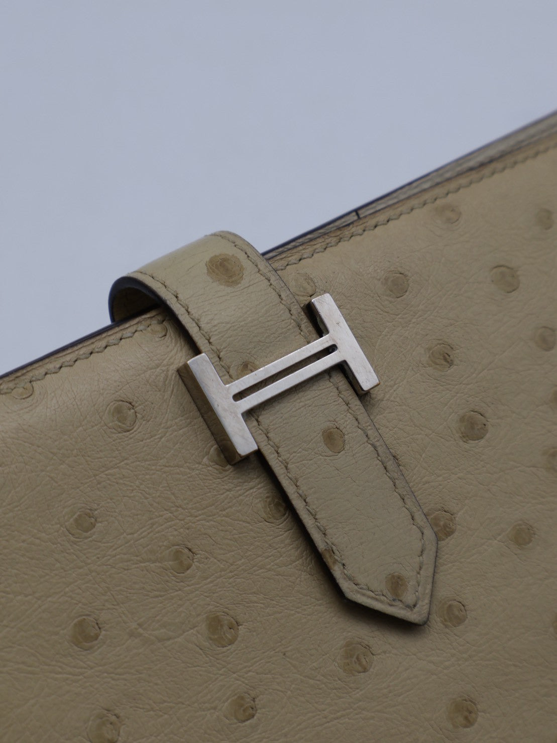 HERMES Bearn雙折長夾 - 鴕鳥皮羊毛白銀 X