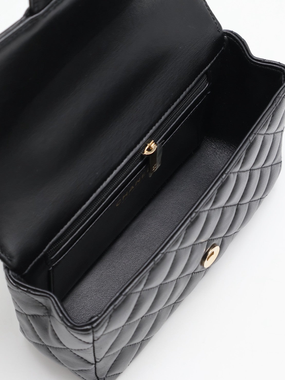 CHANEL 25C漆皮手柄Handle Mini CF - So Black