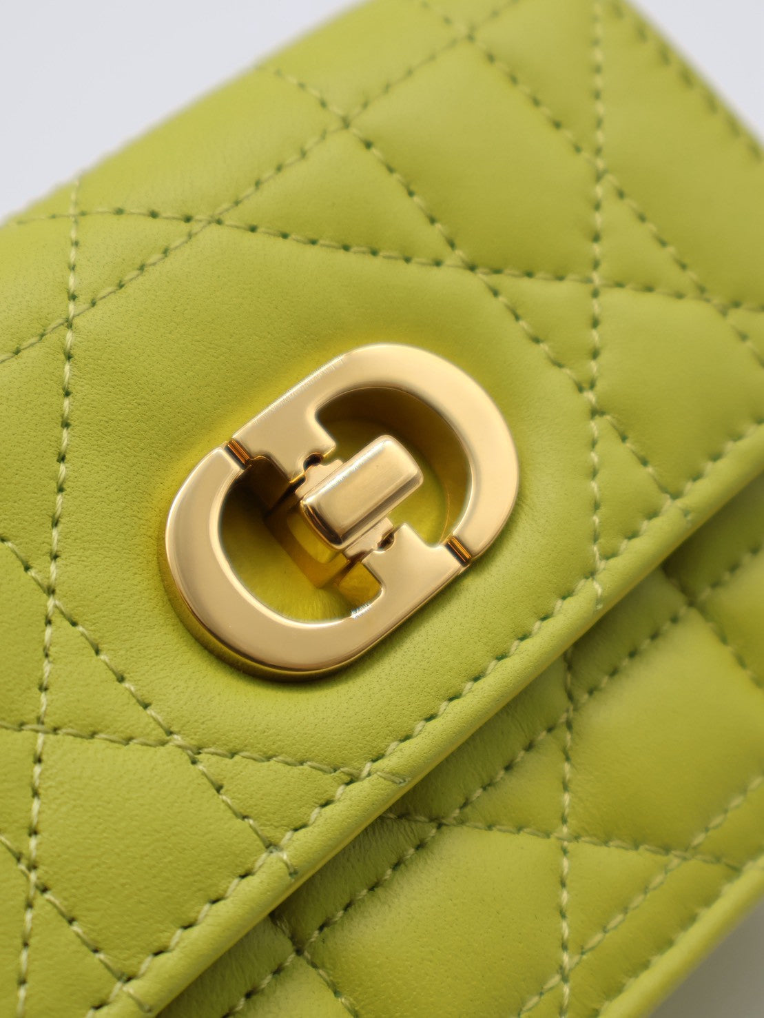 DIOR Caro藤格紋迷你鍊帶小包 - 果綠金
