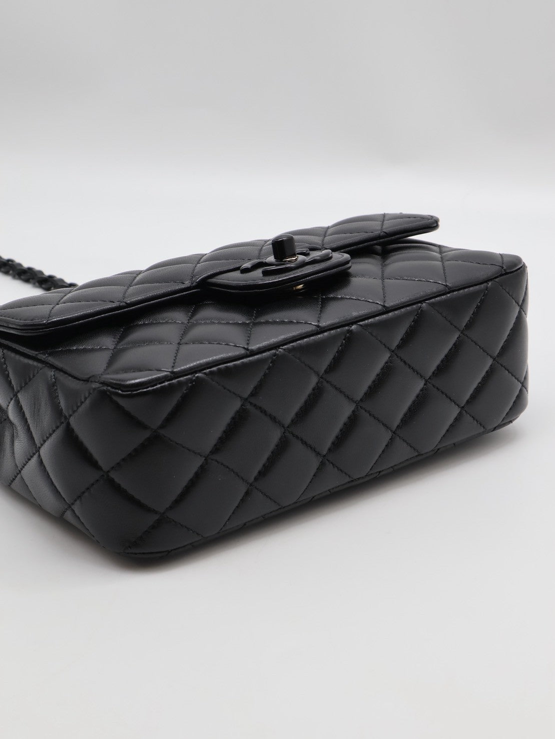 CHANEL 25C漆皮手柄Handle Mini CF - So Black