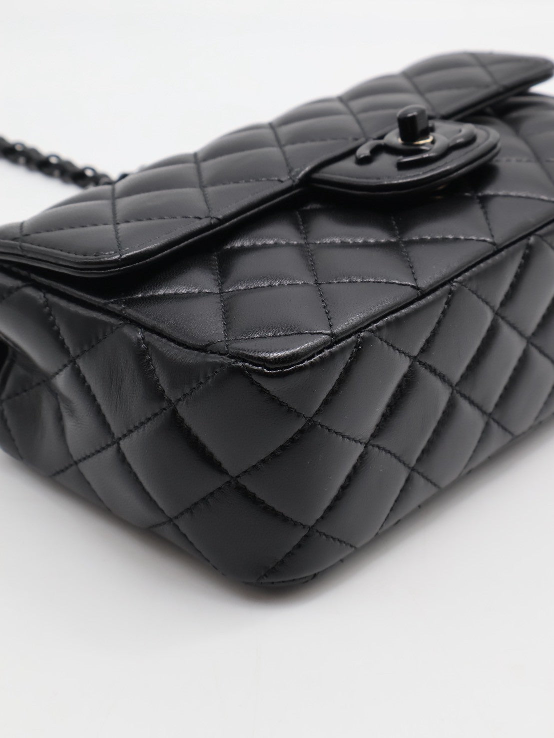 CHANEL 25C漆皮手柄Handle Mini CF - So Black