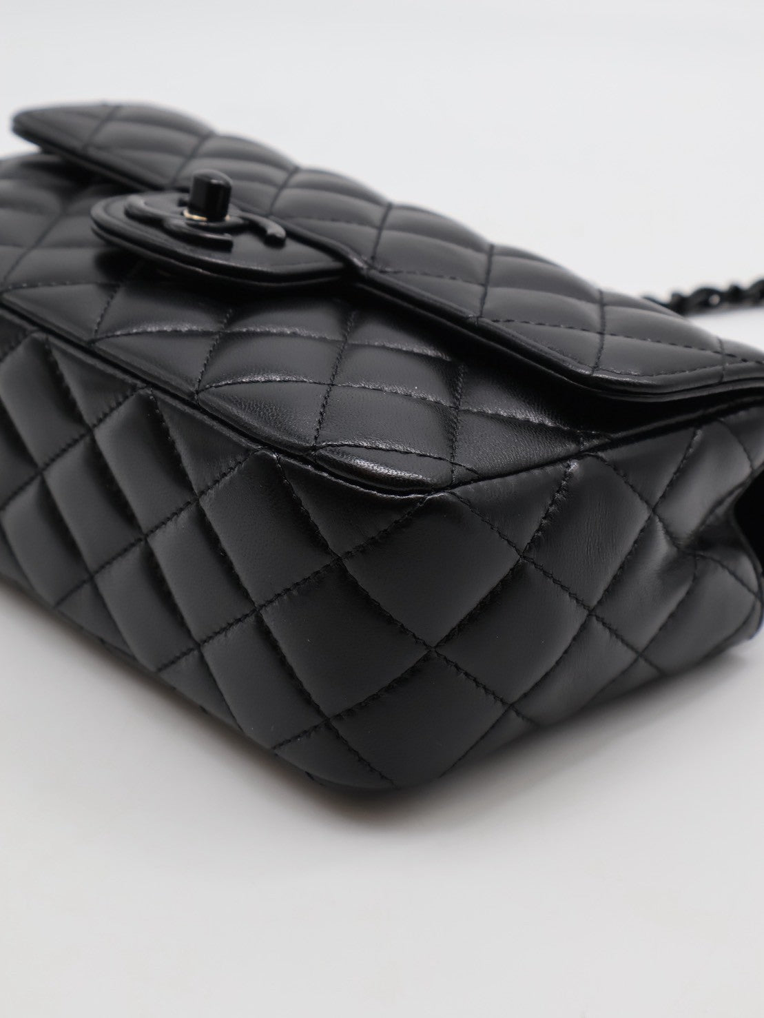 CHANEL 25C漆皮手柄Handle Mini CF - So Black
