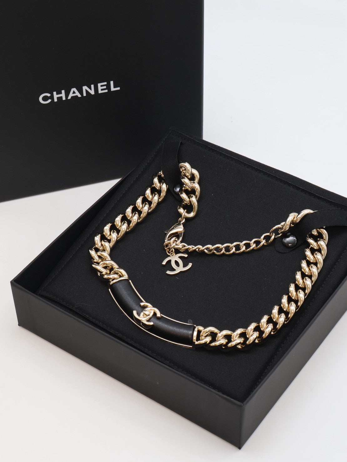 CHANEL 25A雙C皮革粗頸鍊