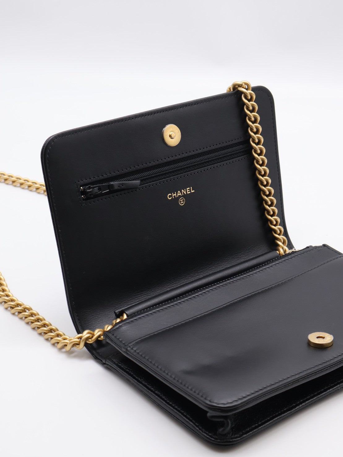 CHANEL Boy V紋牛皮WOC - 黑金