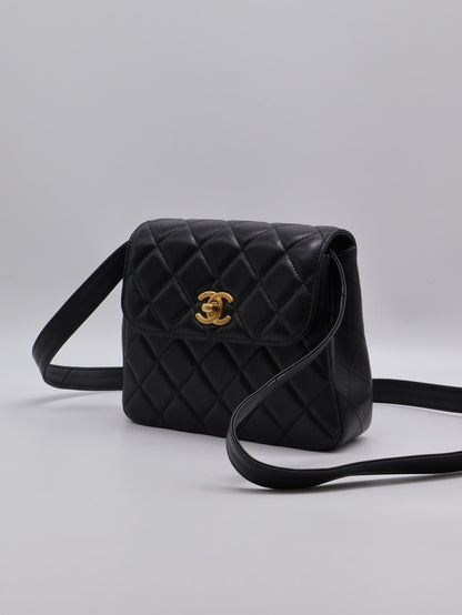 CHANEL 25A羊皮口蓋包 - 黑金