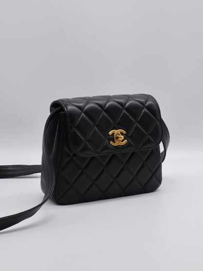 CHANEL 25A羊皮口蓋包 - 黑金