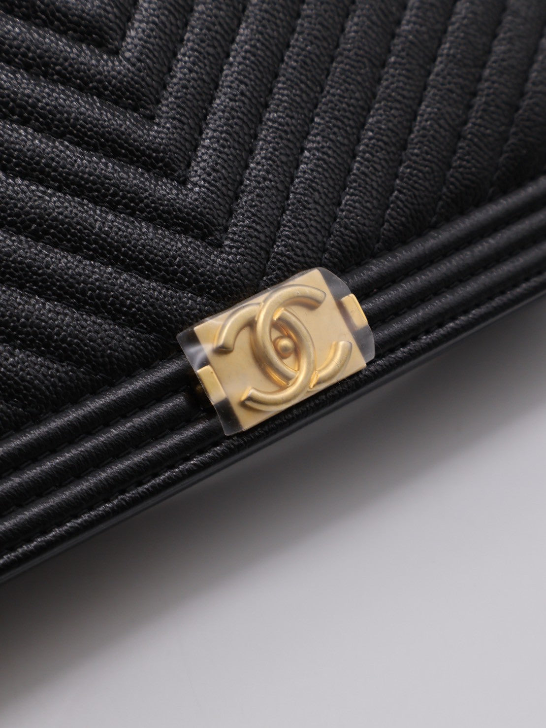 CHANEL Boy V紋牛皮WOC - 黑金