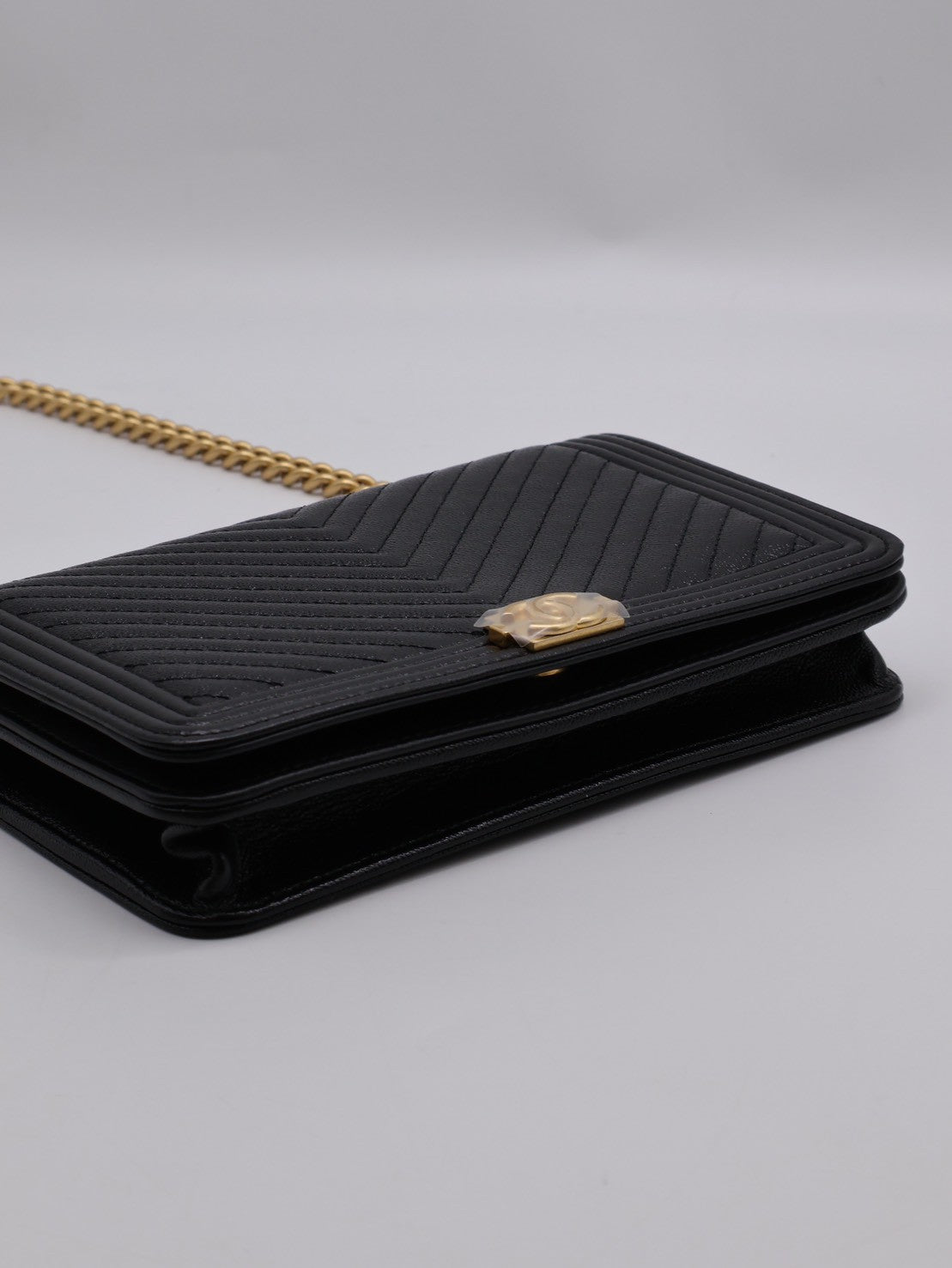 CHANEL Boy V紋牛皮WOC - 黑金