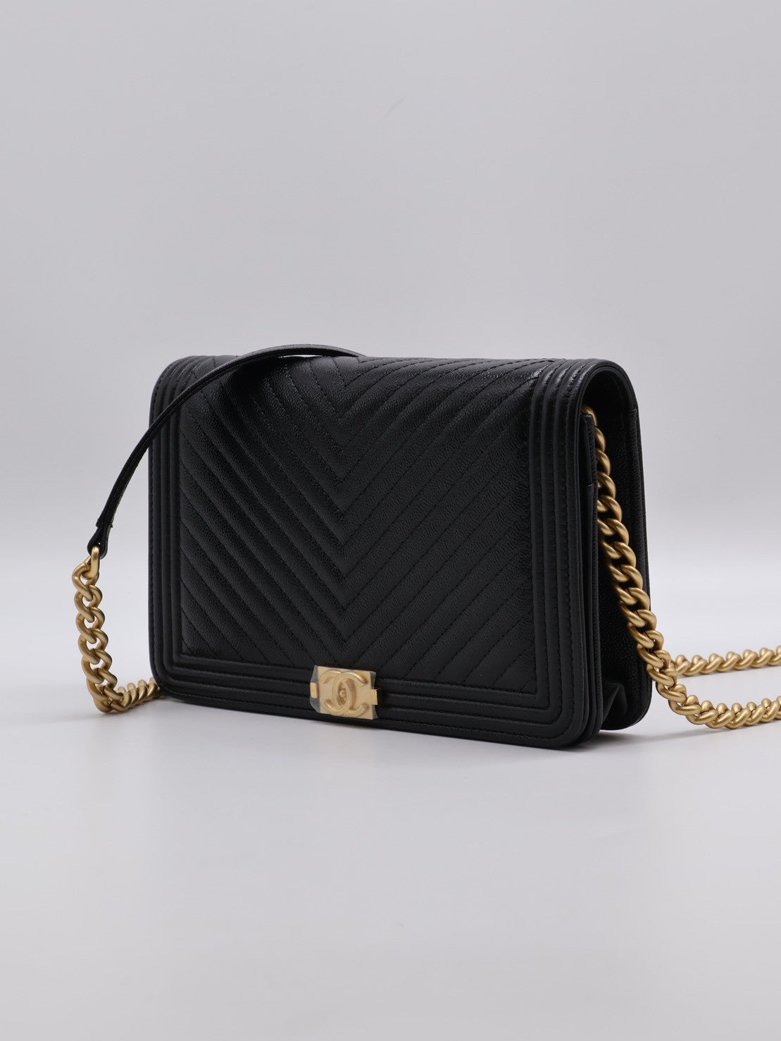 CHANEL Boy V紋牛皮WOC - 黑金
