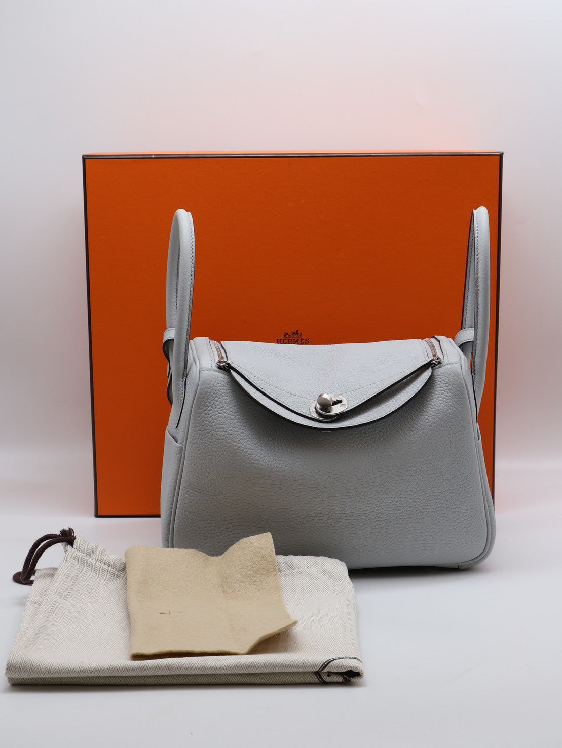 HERMES Lindy 26 - Bleu Pale 08 聖杯藍銀 U