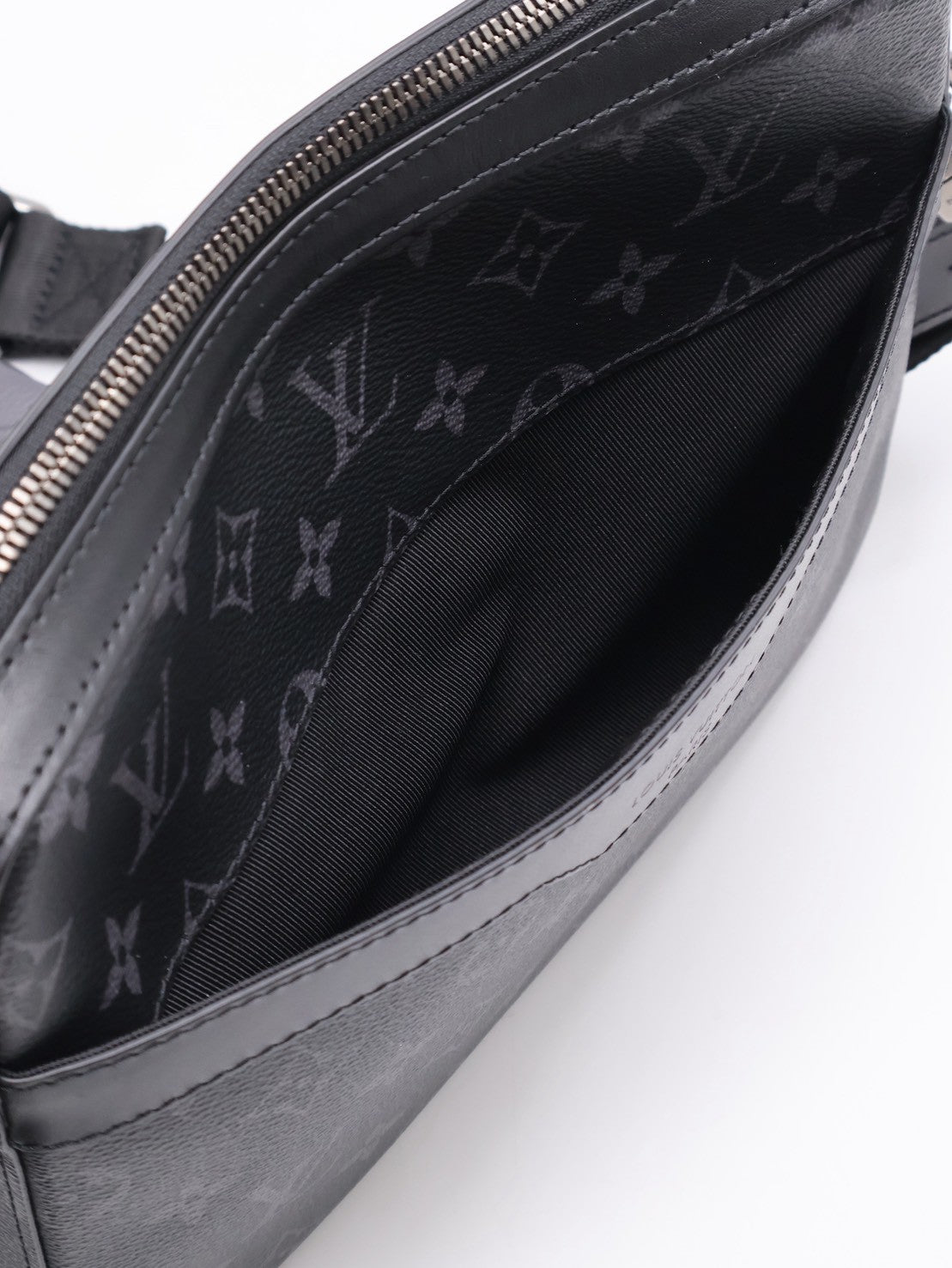 LOUIS VUITTON Trio三合一黑武士郵差包