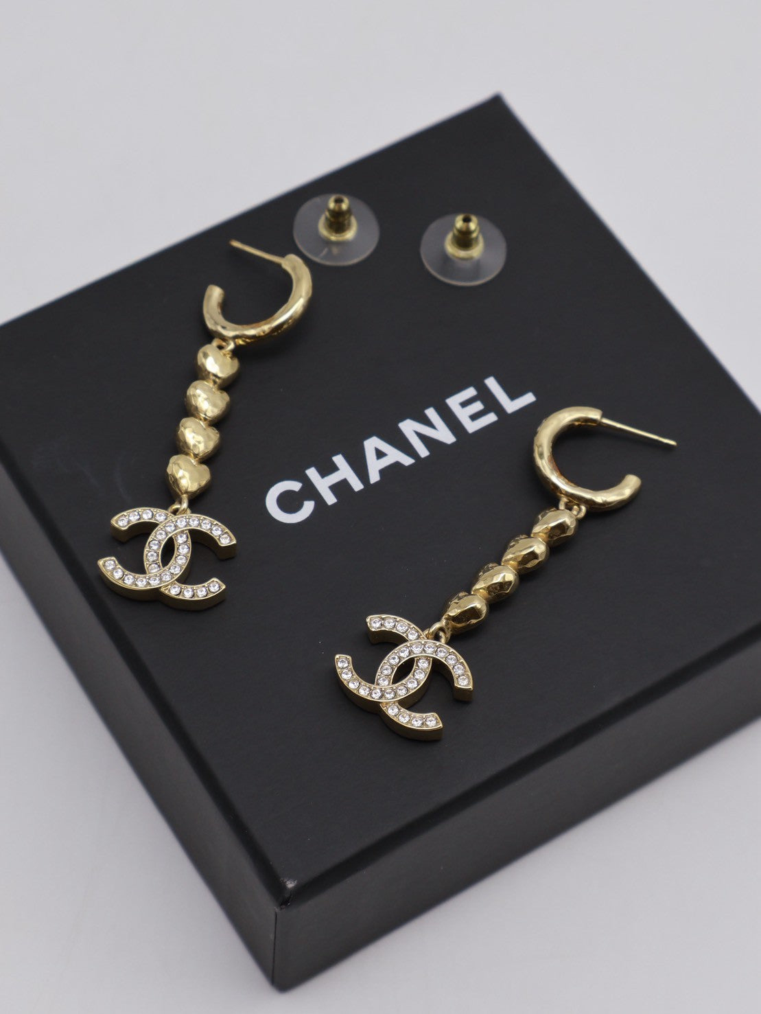 CHANEL 23P愛心串雙C吊墜耳環