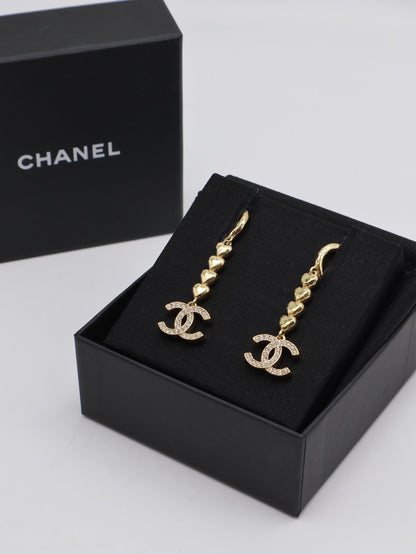 CHANEL 23P愛心串雙C吊墜耳環