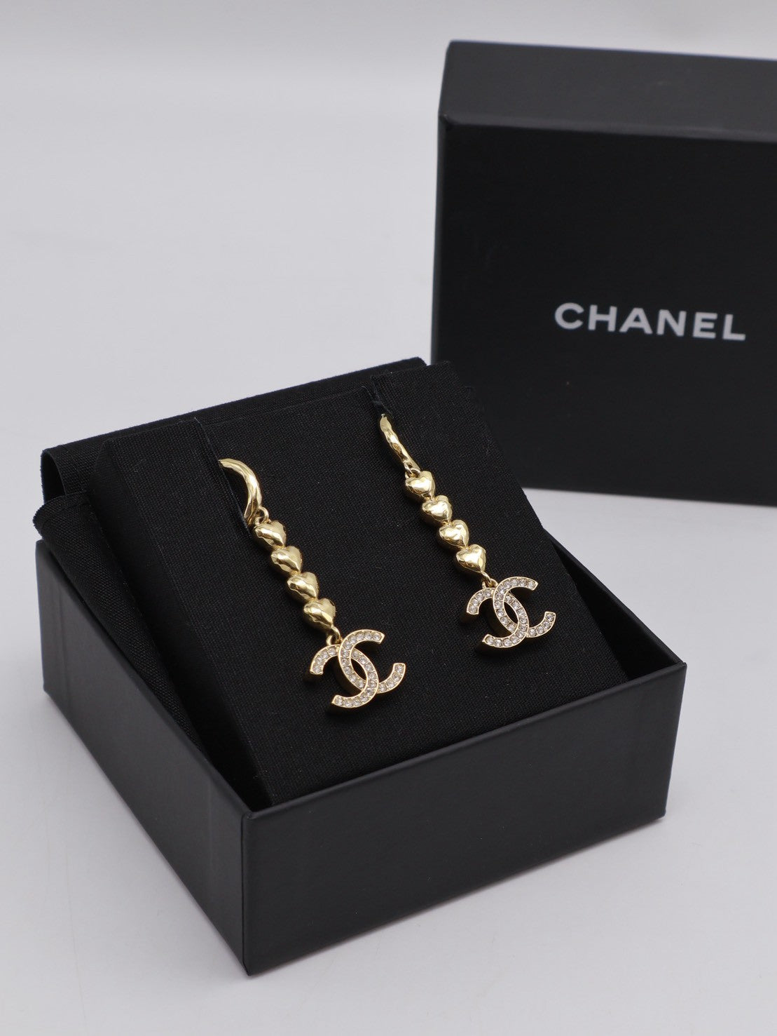 CHANEL 23P愛心串雙C吊墜耳環