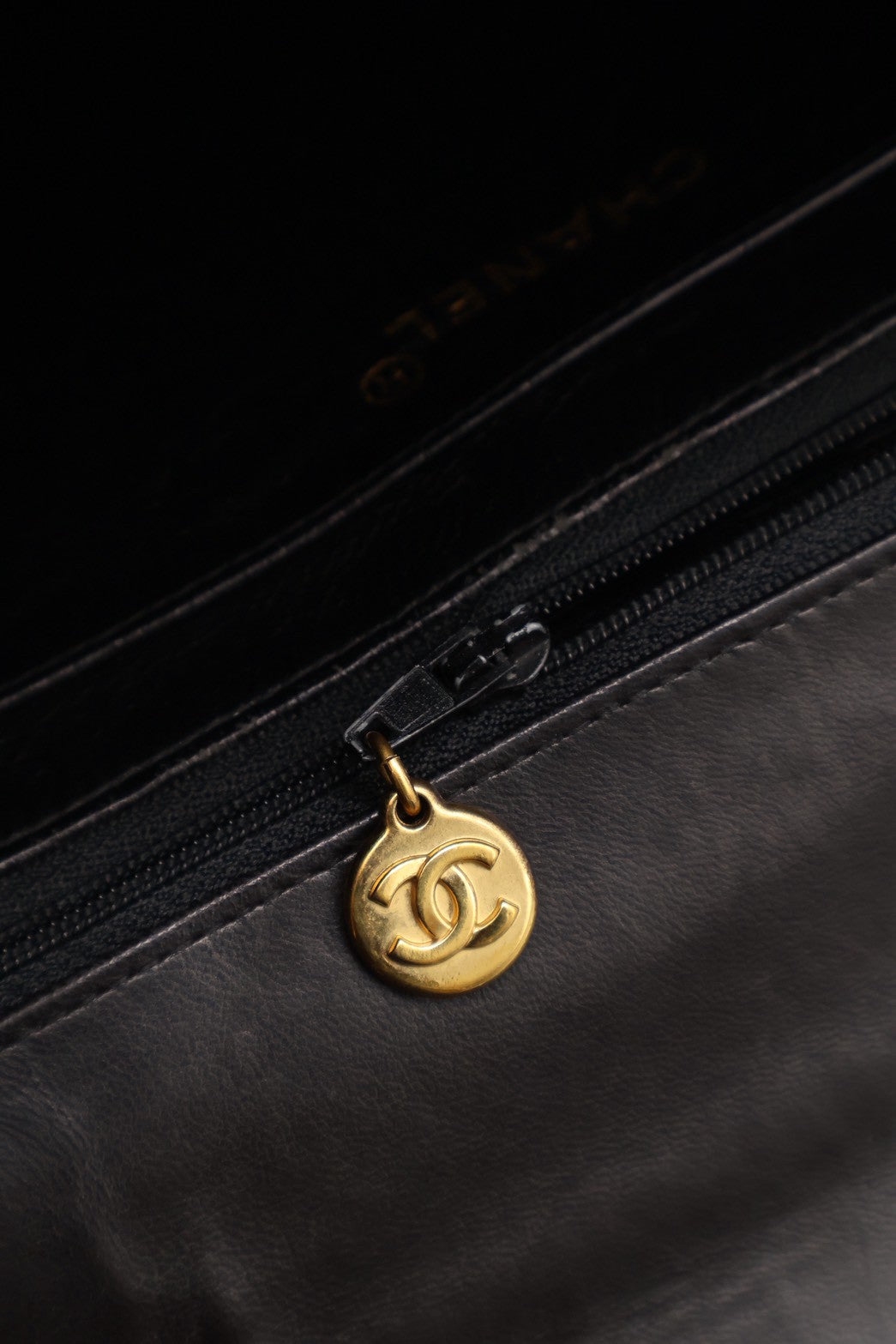 CHANEL 復古口蓋單肩包 - 黑金3開