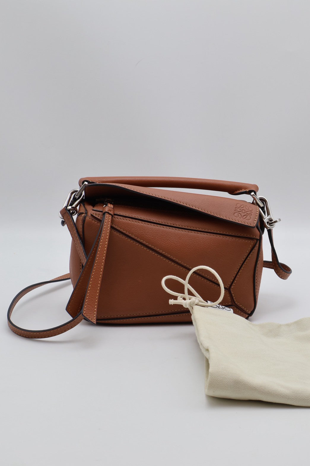 LOEWE Puzzle小牛皮手袋 - 迷你棕色