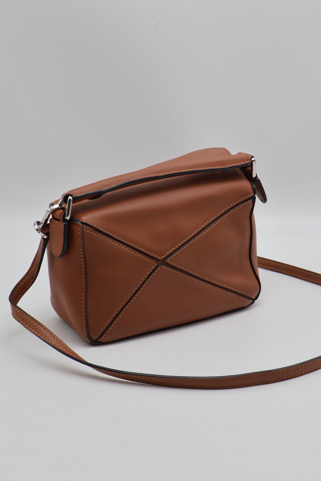 LOEWE Puzzle小牛皮手袋 - 迷你棕色