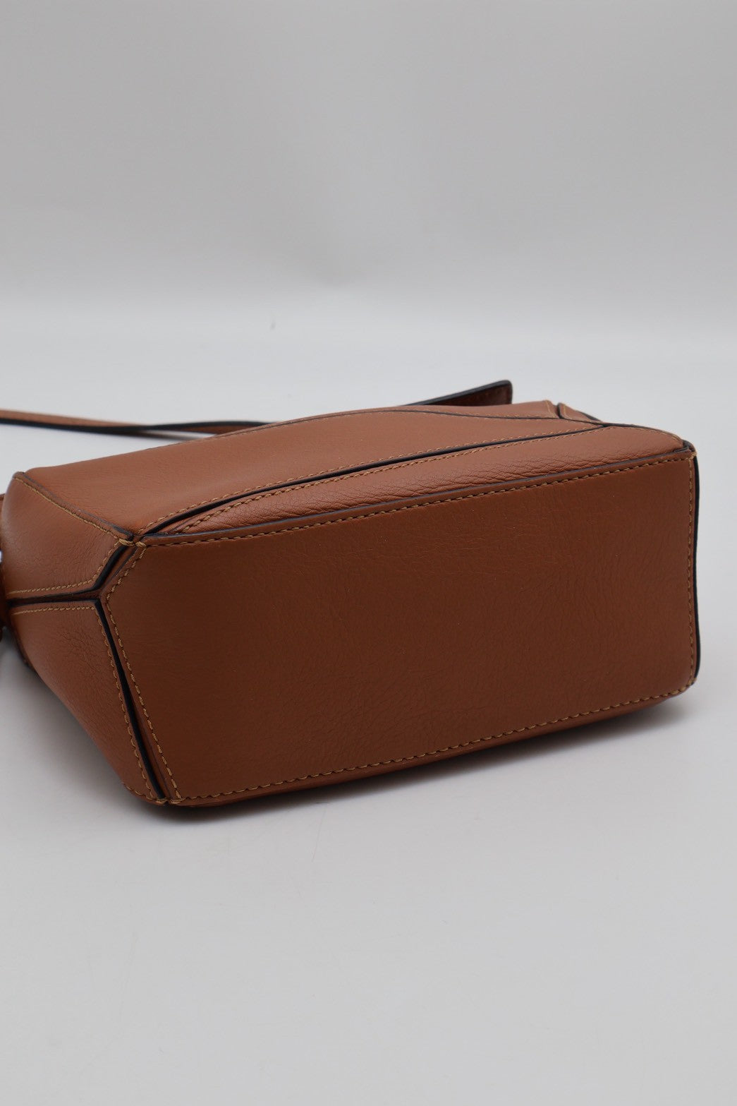 LOEWE Puzzle小牛皮手袋 - 迷你棕色