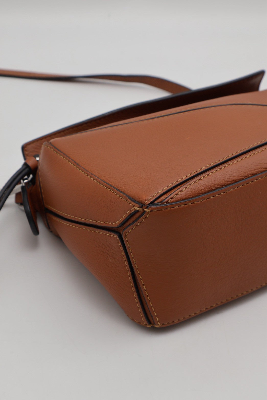 LOEWE Puzzle小牛皮手袋 - 迷你棕色