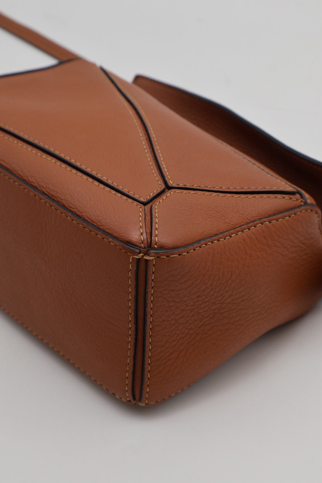 LOEWE Puzzle小牛皮手袋 - 迷你棕色