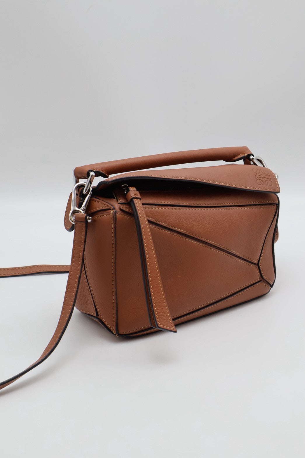LOEWE Puzzle小牛皮手袋 - 迷你棕色