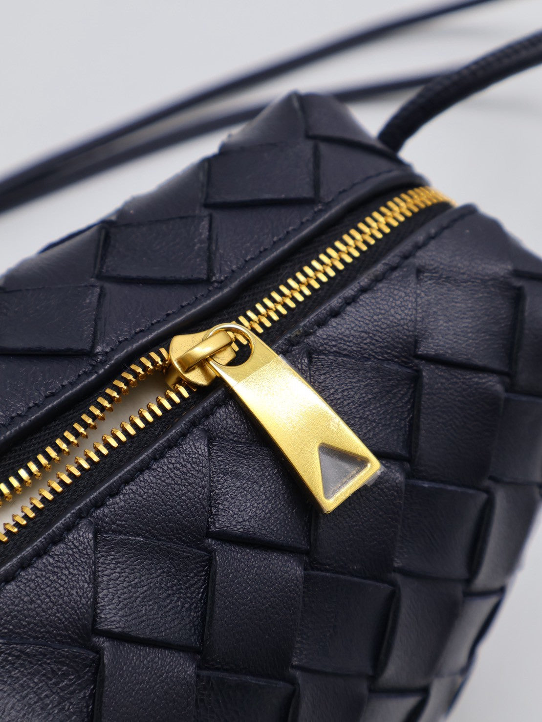 BOTTEGA VENETA Mini Loop相機包 - 深藍