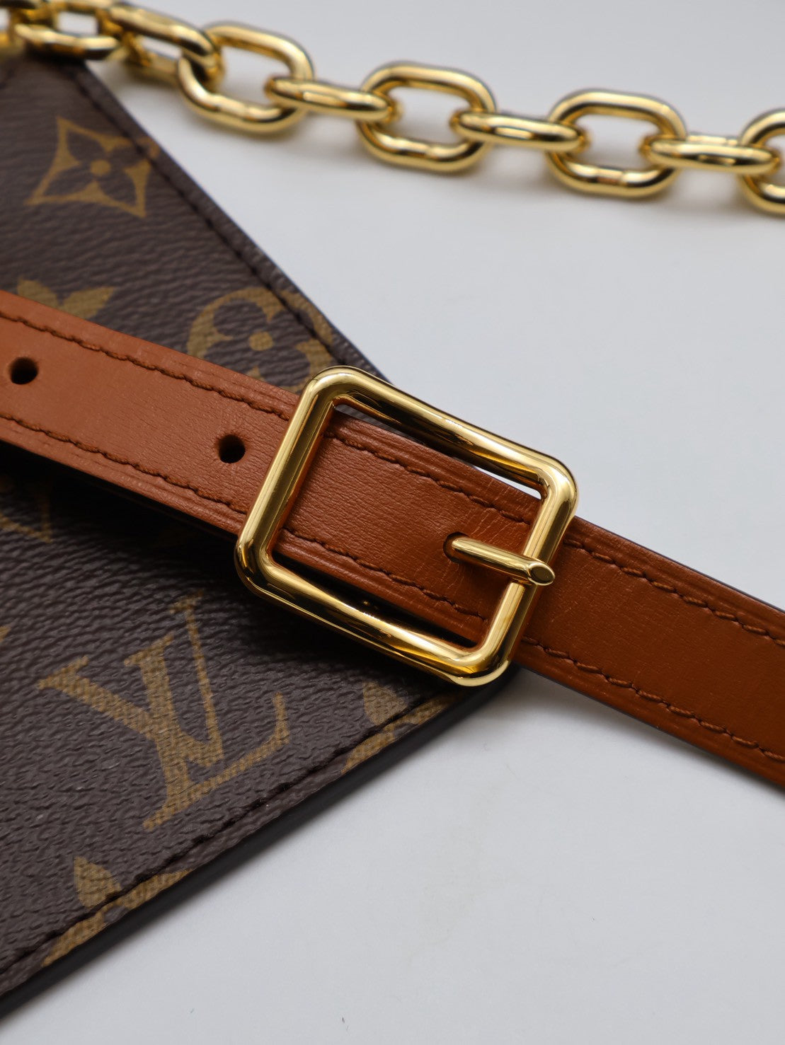 LOUIS VUITTON Loop hobo