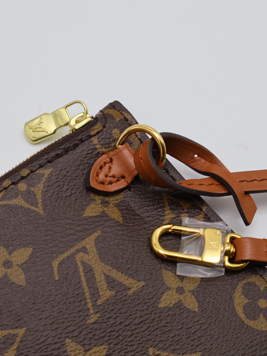 LOUIS VUITTON Loop hobo